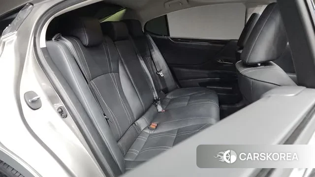 Lexus ES300h 7th generation 2020 Серебристо-серый из Кореи, фото 3