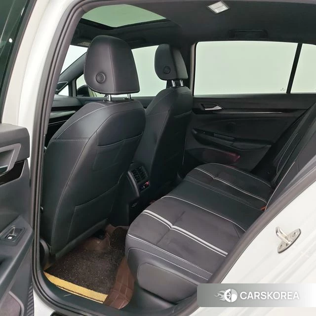 Volkswagen Golf 2023 Белый из Китая, фото 3