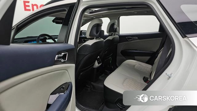 Kia Sportage 5th Generation Hybrid 2023 Белый из Кореи, фото 3