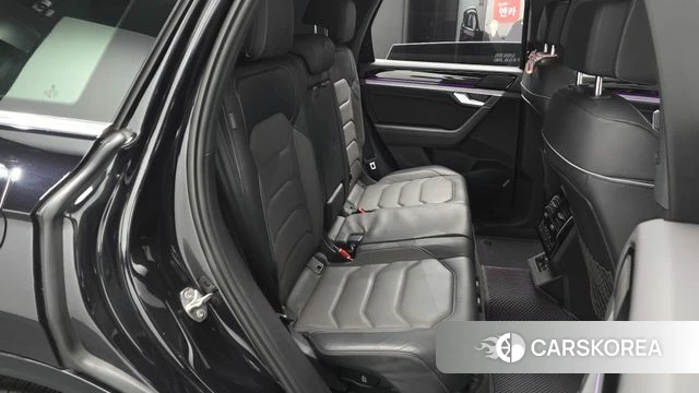 Volkswagen Touareg 3rd generation 2021 Черный из Кореи, фото 3