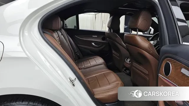 Mercedes-Benz E-Class W213 2022 Белый из Кореи, фото 3