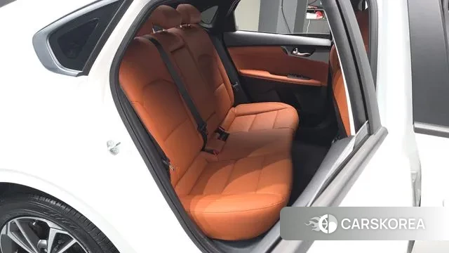 Kia The New K3 2nd generation 2023 Белый из Кореи, фото 3