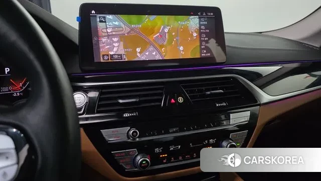 BMW 5 Series (G30) 2022 Белый из Кореи, фото 3