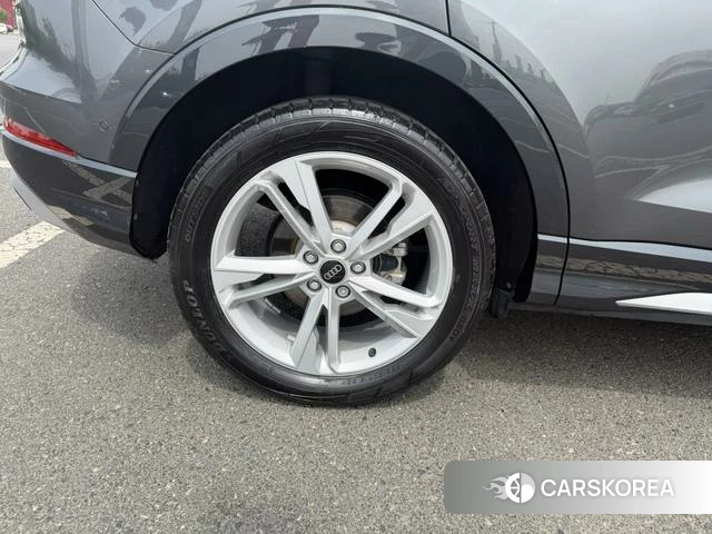 Audi Q3 2022 Темно-серый из Китая, фото 3