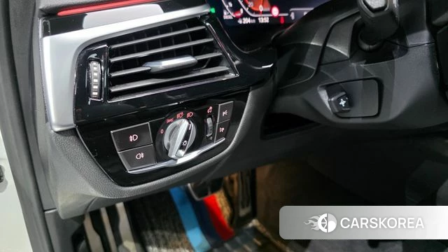 BMW 5 Series (G30) 2019 Белый из Кореи, фото 3