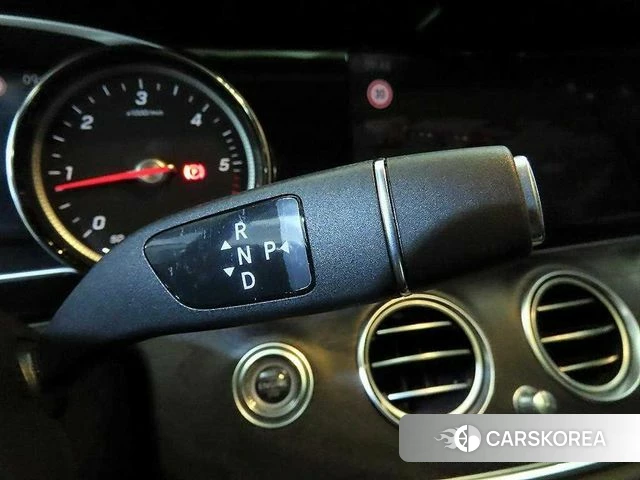 Mercedes-Benz E-Class W213 2018 Белый из Кореи, фото 3