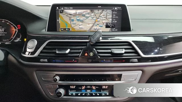 BMW 7 Series (G11) 2021 Серебристо-серый из Кореи, фото 3