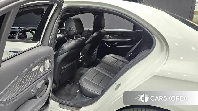 Mercedes-Benz E-Class W213 2022 Белый из Кореи, фото 3