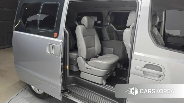 Hyundai The New Grand Starex 2018 Серебристо-серый из Кореи, фото 3