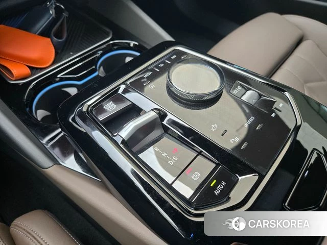BMW 5 Series (G60) 2025 Серебристо-серый из Кореи, фото 3