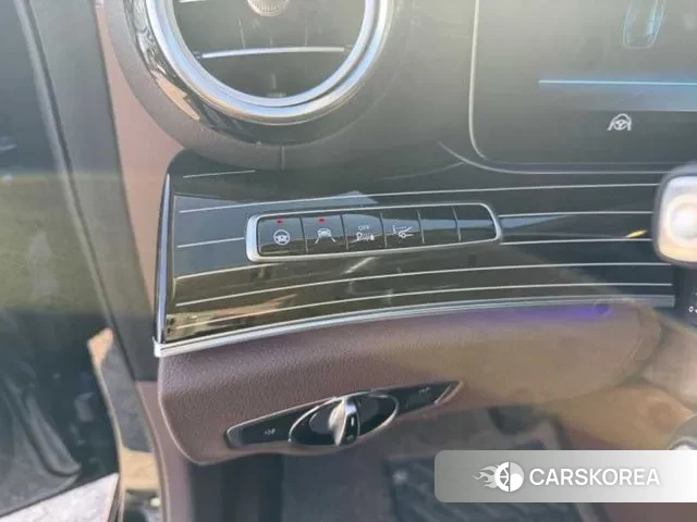 Mercedes-Benz E-Class W213 2018 Черный из Кореи, фото 3