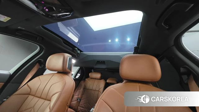 BMW 7 Series (G70) 2023 Белый из Кореи, фото 3