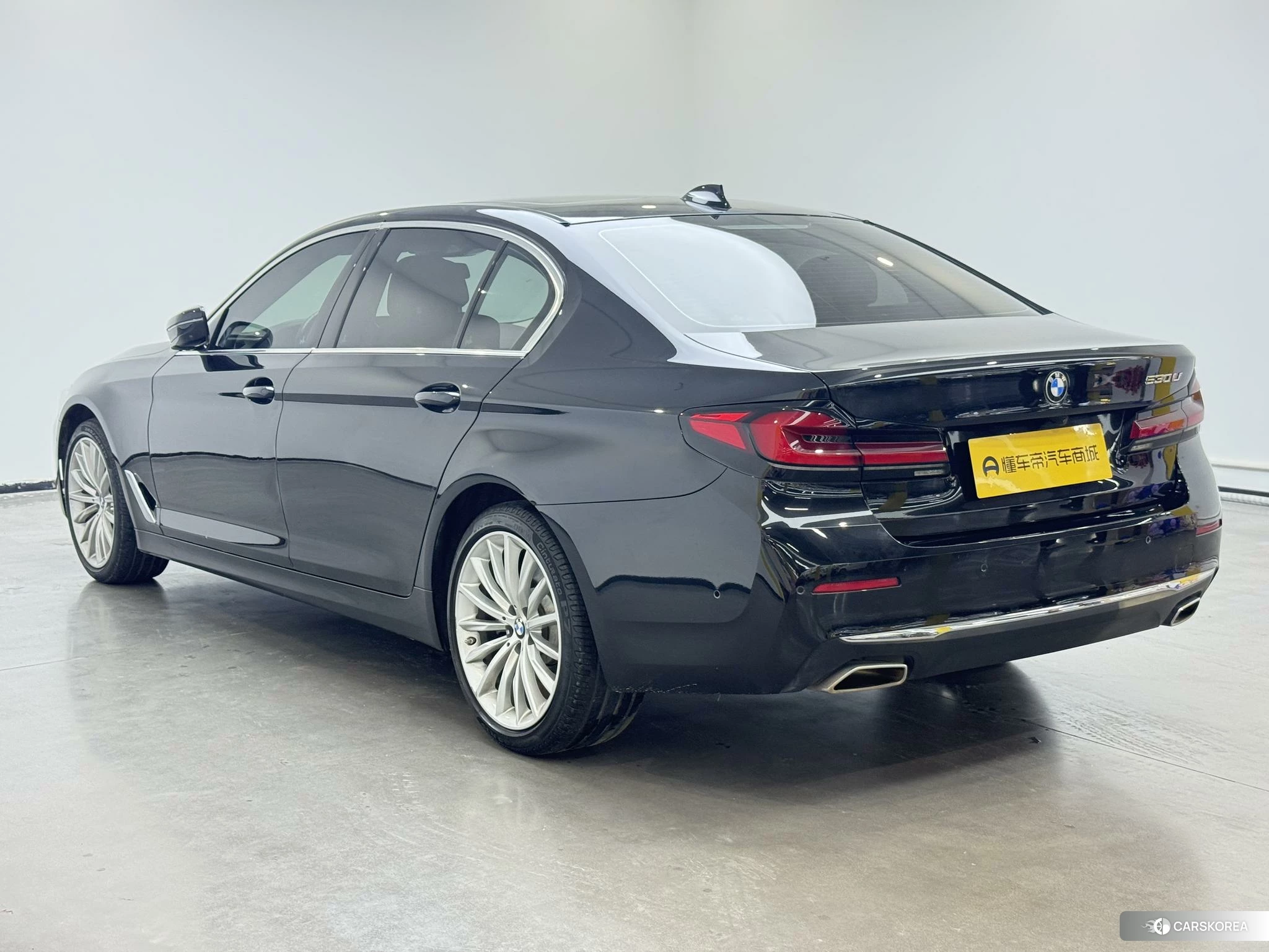 BMW 5 series 2020 Черный из Китая, фото 3