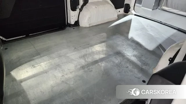 Hyundai Staria 2023 Белый из Кореи, фото 3