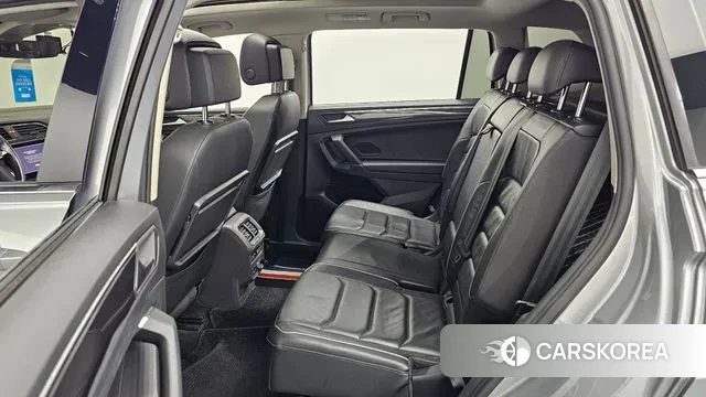 Volkswagen Tiguan Allspace 2020 Серебристо-серый из Кореи, фото 3