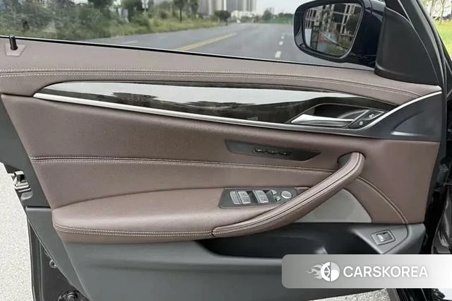 BMW 5 series PHEV 2022 Черный из Китая, фото 3