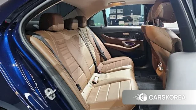 Mercedes-Benz E-Class W213 2018 Синий из Кореи, фото 3