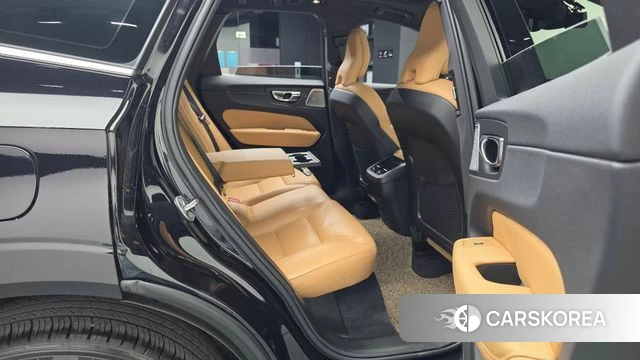 Volvo XC60 second Generation 2022 Черный из Кореи, фото 3