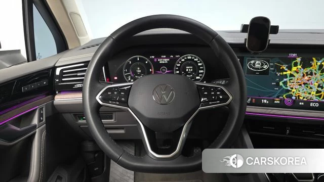 Volkswagen Touareg 3rd generation 2023 Белый из Кореи, фото 3