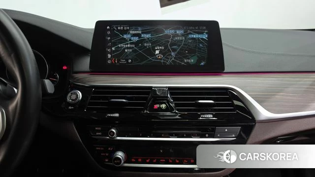 BMW 5 Series (G30) 2018 Серый из Кореи, фото 3