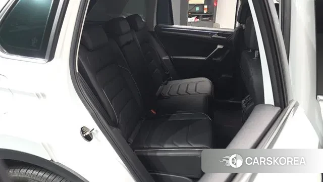 Volkswagen Tiguan second Generation 2024 Белый из Кореи, фото 3