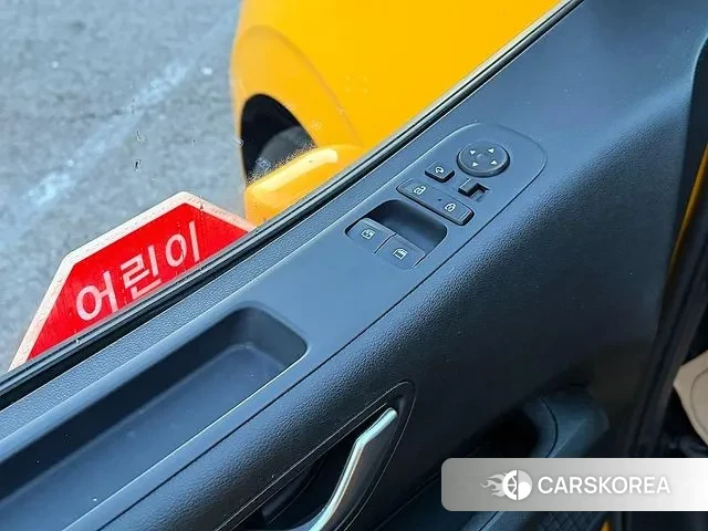 Hyundai Staria 2023 Желтый из Кореи, фото 3