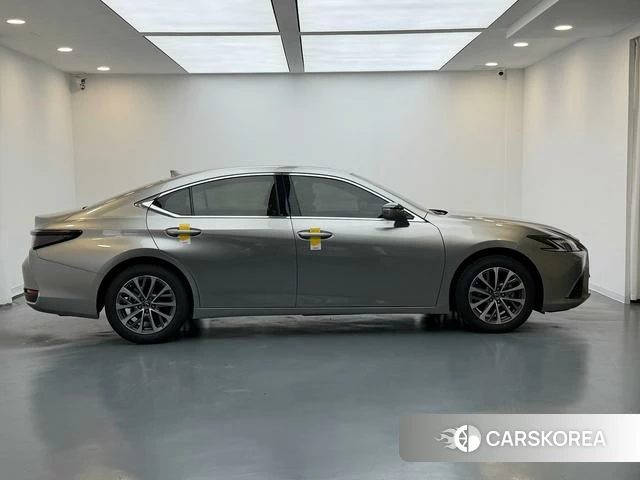 Lexus ES 2024 Серебристо-серый из Китая, фото 3