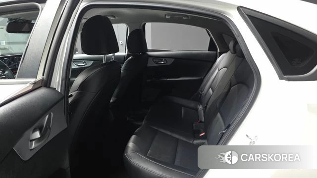 Kia The New K3 2nd generation 2021 Белый из Кореи, фото 3
