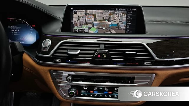 BMW 7 Series (G11) 2021 Серебристо-серый из Кореи, фото 3
