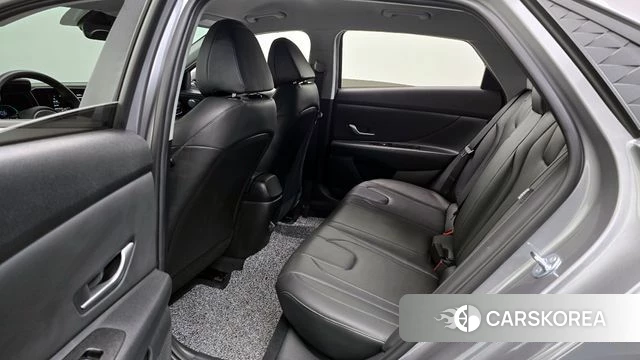 Hyundai The New Avante (CN7) 2024 Серебристо-серый из Кореи, фото 3