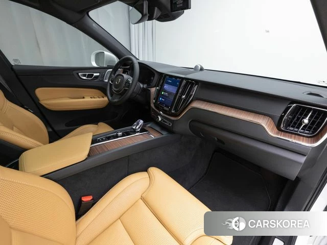 Volvo XC60 second Generation 2024 Белый из Кореи, фото 3