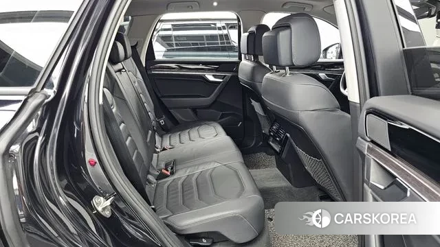 Volkswagen Touareg 3rd generation 2020 Черный из Кореи, фото 3