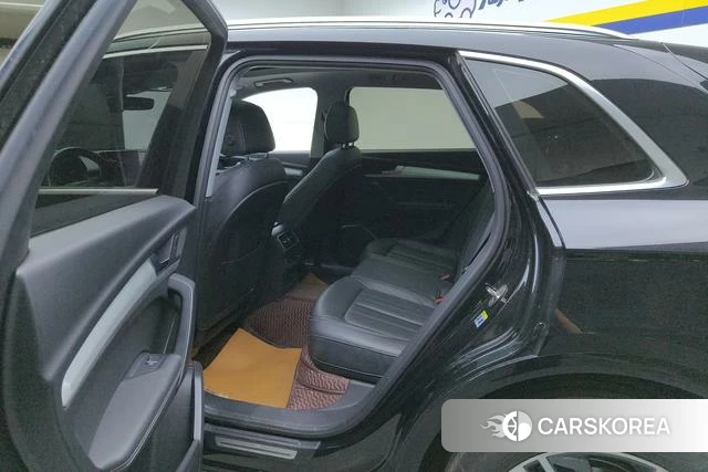 Audi Q5L 2021 Черный из Китая, фото 3