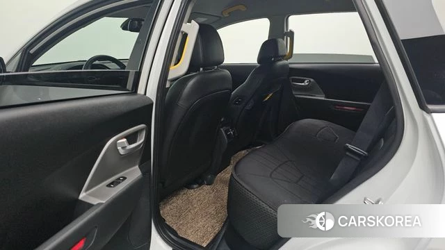 Kia Niro Plus 2023 Белый из Кореи, фото 3