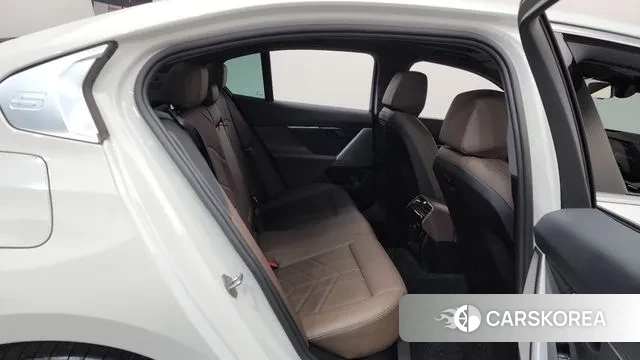 BMW 5 Series (G60) 2024 Белый из Кореи, фото 3