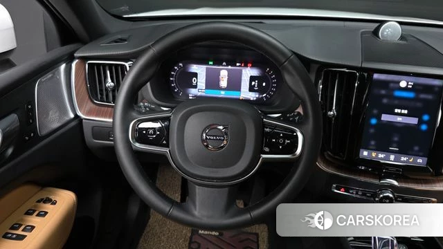 Volvo XC60 second Generation 2024 Белый из Кореи, фото 3
