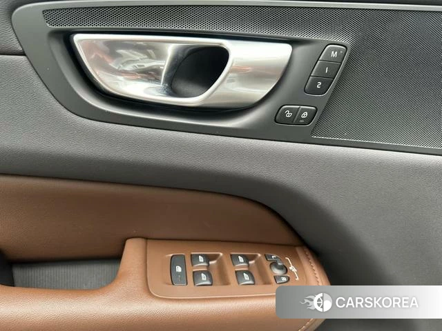 Volvo XC60 2024 Белый из Китая, фото 3
