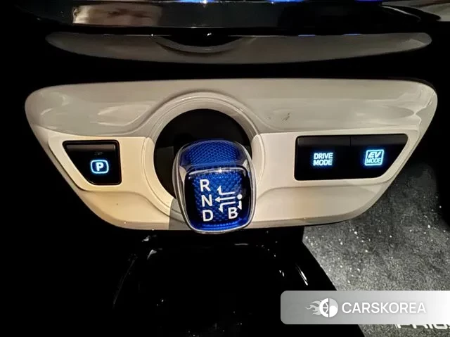 Toyota Prius 4th Generation 2018 Серебристо-серый из Кореи, фото 3