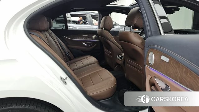 Mercedes-Benz E-Class W213 2021 Белый из Кореи, фото 3