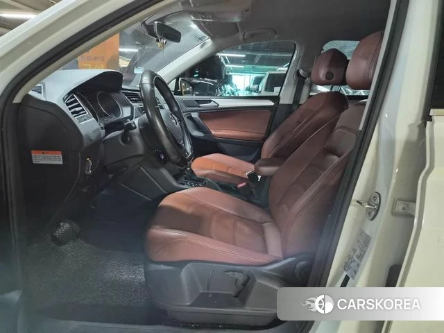 Volkswagen Tiguan second Generation 2018 Белый из Кореи, фото 3