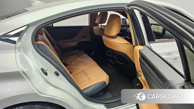 Lexus ES300h 7th generation 2024 Белый из Кореи, фото 3