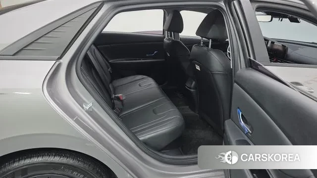 Hyundai Avante Hybrid (CN7) 2021 Серебристо-серый из Кореи, фото 3