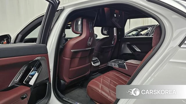 BMW 7 Series (G70) 2022 Белый из Кореи, фото 3