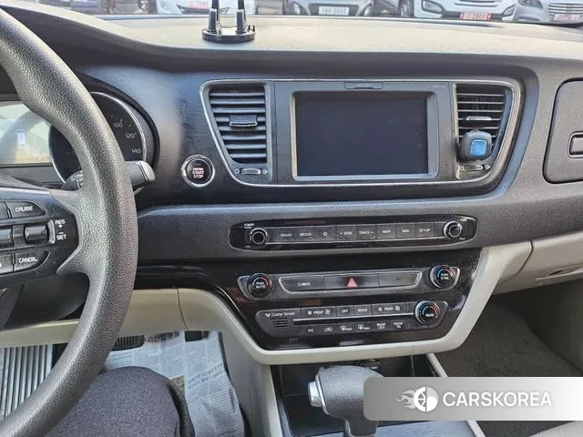 Kia The New Carnival 2018 Серебряный из Кореи, фото 3