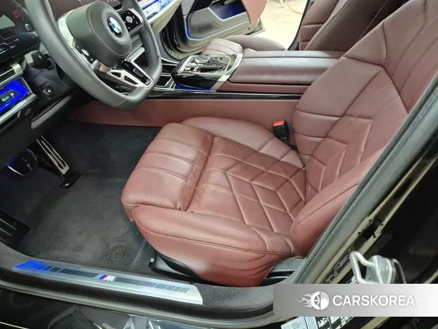 BMW 7 Series (G70) 2025 Черный из Кореи, фото 3