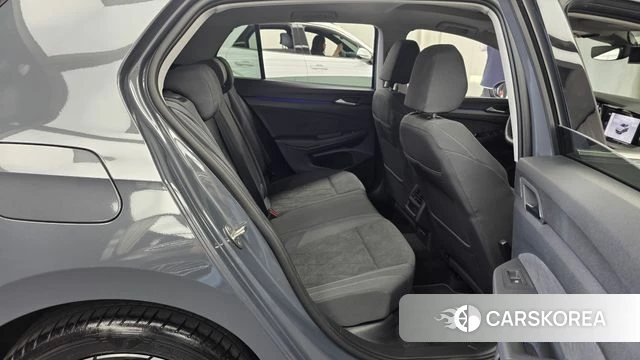 Volkswagen Golf 8th Generation 2024 Серый из Кореи, фото 3