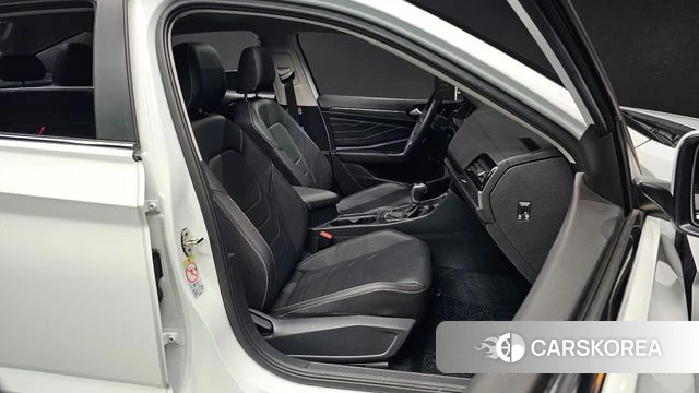 Volkswagen 7th Generation of Jetta 2023 Белый из Кореи, фото 3