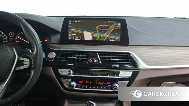 BMW 5 Series (G30) 2019 Белый из Кореи, фото 3
