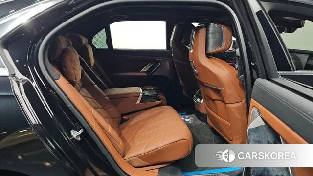 BMW 7 Series (G70) 2024 Черный из Кореи, фото 3