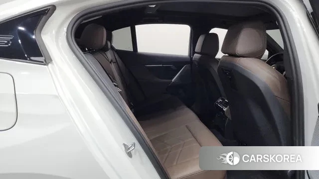 BMW 5 Series (G60) 2025 Белый из Кореи, фото 3